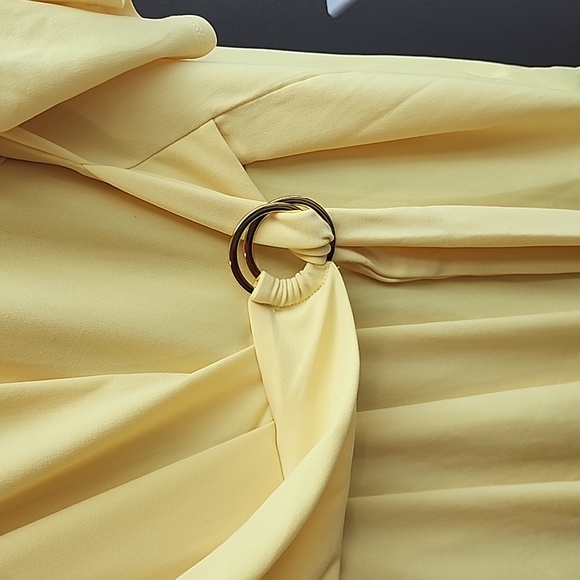 Plus size bright yellow blouse - Picture 4 of 5